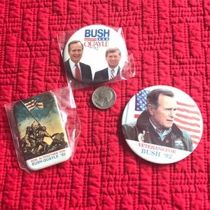 1992 BUSH AND QUAYLE CAMPAIGN BUTTONS